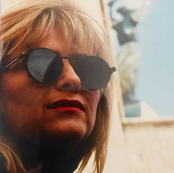 Meet your Posher, Bronia - Picture 1 of 1